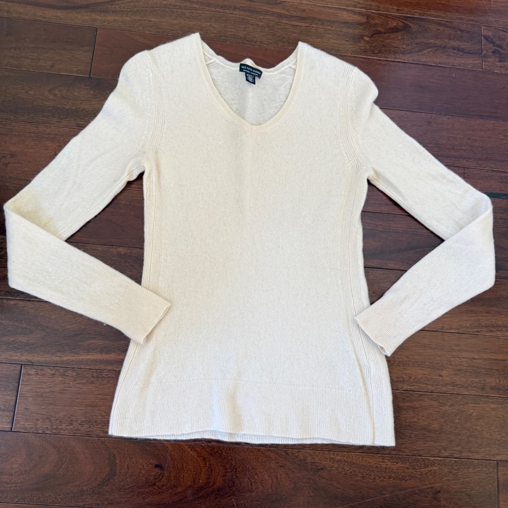 Saks Fifth Avenue 100% Cashmere Ivory V-Neck Sweater Women's Med Soft Knit